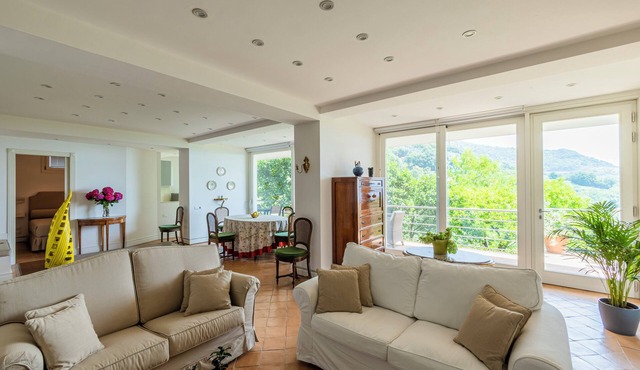 Apartment in Vietri S/M only 4 km from Salerno and its famous "Luci d'Artista"