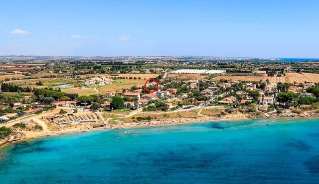 Apartment in villa 130 meters from the sea