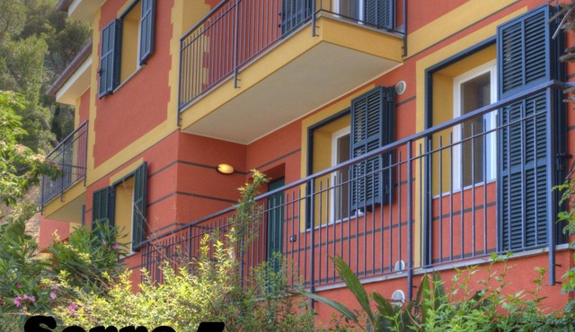 Apartment in villa, beachfront, sleeps 4, wifi, private parking