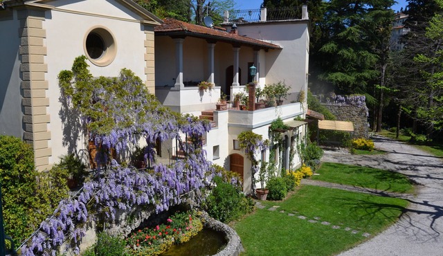 Apartment in villa with garden and view over Florence