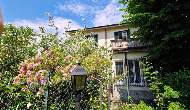 Apartment in villa with large terrace and private garden.