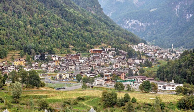 Apartment 'Piccolo Nido' with Mountain View, Shared Garden and Balcony