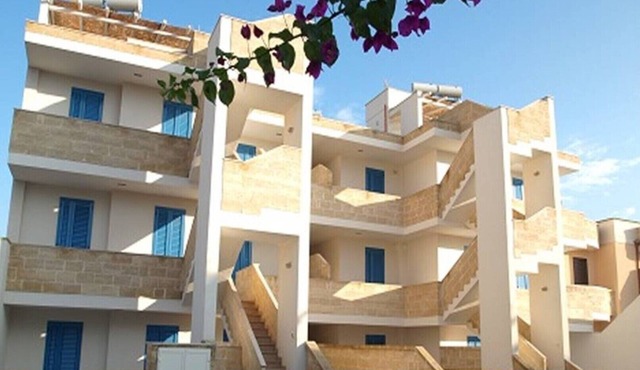 Apartment overlooking the sea and very close to it