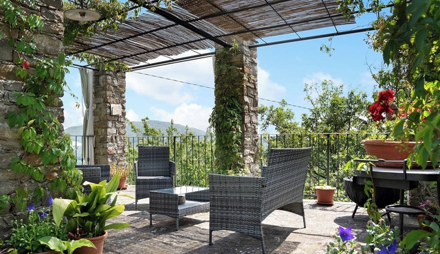 Apartment 'Poggio Delle Ginestre' with Mountain View, Private Terrace and Wi-Fi