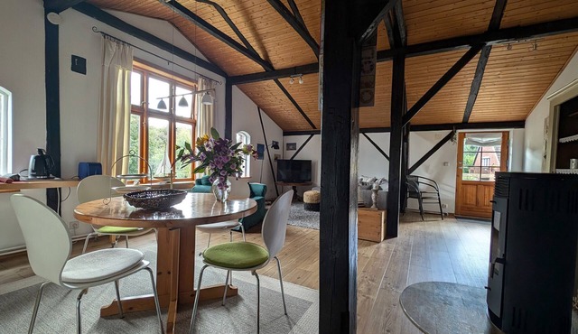 Apartment 'Kleines Quickborn' with Balcony and Wi-Fi