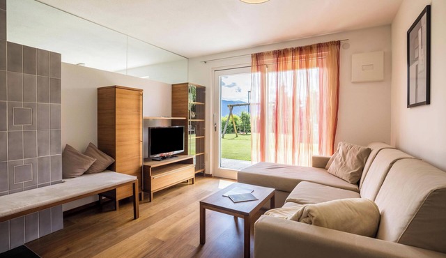 Apartment “Kronsun - Ruhe” with Mountain View, Balcony & Garden