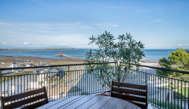 Apartment "La Terrazza Sul Faro" with Sea View, Balcony and Wi-Fi