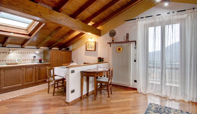 Apartment "La Mansarda di Eros e Tiziana" with Mountain View, Shared Garden & Wi-Fi