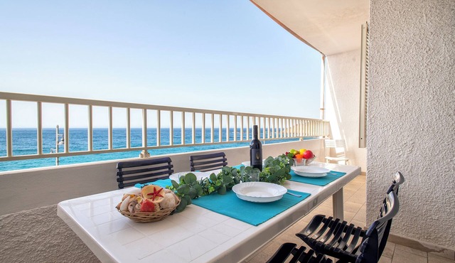 Apartment 'La Marina Beach House' with Sea View, Balcony and Air Conditioning