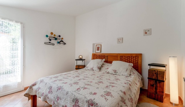 Apartment 'La Miougrano Chambre 2' with Shared Terrace, Shared Garden and Wi-Fi