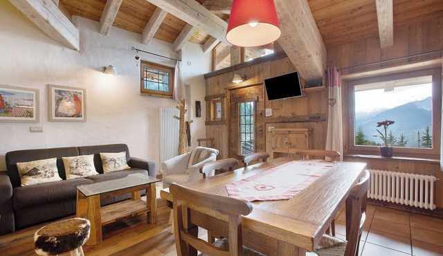 Apartment 'La Ponteille' with Shared Terrace, Shared Garden and Wi-Fi