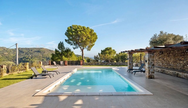 Apartment 'Lavanda Con Piscina' with Sea View, Wi-Fi and Air Conditioning