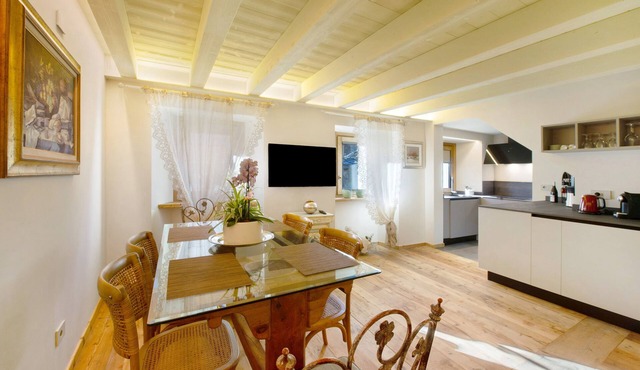 Apartment 'Le Bourg Charmant - Soleil d’été' with Mountain View, Shared Garden and Wi-Fi