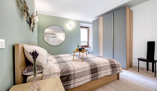 Apartment 'Le Lavande' with Wi-Fi and Air Conditioning