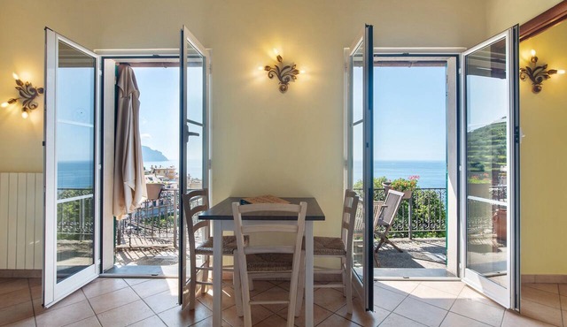 Apartment 'Le Pale - Girasole' with Sea View, Wi-Fi and Air Conditioning