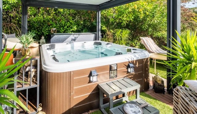 Apartment 'Les Hauts De Vaugrenier' with Private Terrace and Wi-Fi