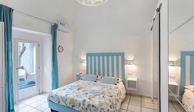 Apartment 'Light Blue Room' with Sea View, Wi-Fi and Air Conditioning