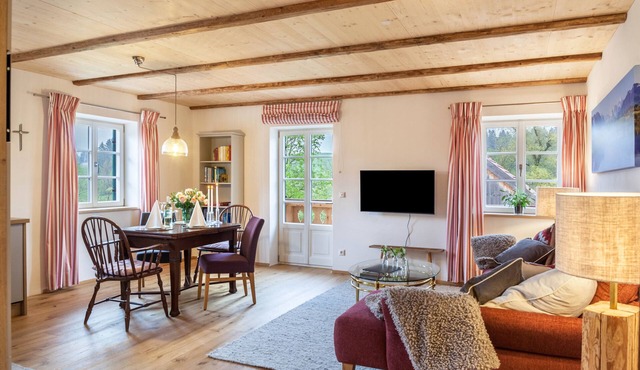 Apartment 'Lisbeth' with Shared Garden, Balcony and Wi-Fi