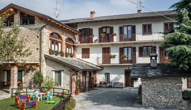 Apartment 'Locanda Ca Bianca - Family Suite' with Mountain View, Shared Garden and Wi-Fi