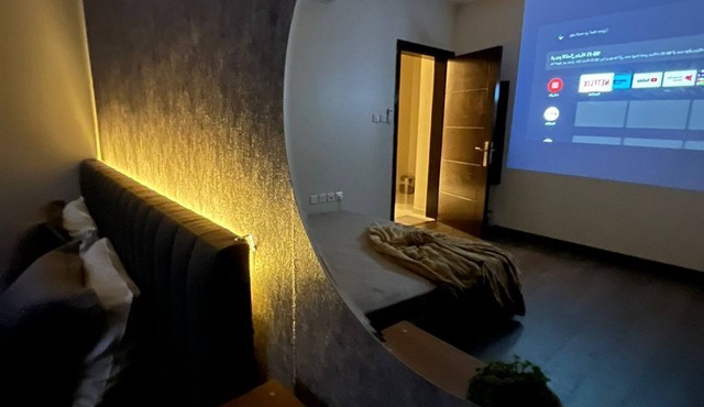 apartment located in areas close to services -supermarkets،cafes،restaurants،sea