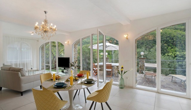 Apartment 'Loggia Oliveto' with Mountain View, Wi-Fi and Air Conditioning