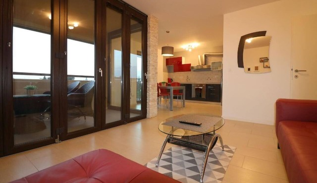 Apartment "Lorena Premium" with a view of the water