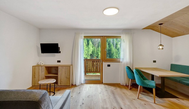 Apartment 'Lü Da Plazores Falc' with Mountain View, Shared Garden and Wi-Fi