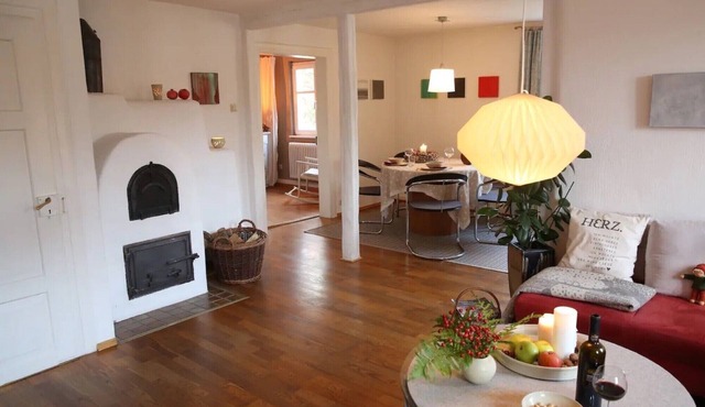 Apartment 'Luise Im Künstlerhaus' with Private Terrace, Balcony and Wi-Fi