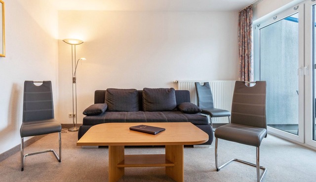 Apartment 'Mais. Ringstr. 20, 3. OG Links WE67' with Balcony and Wi-Fi