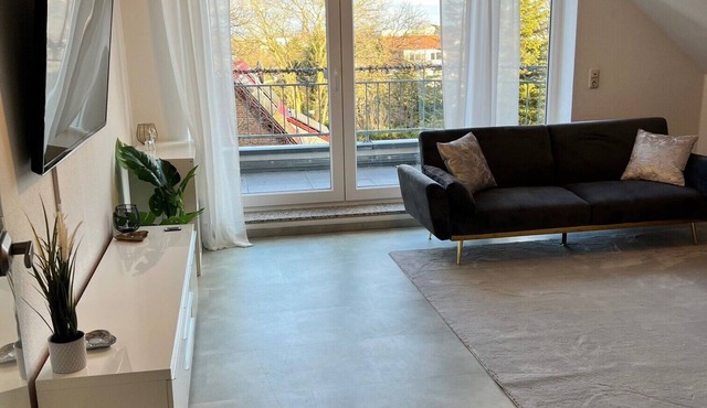Apartment 'Maisonette Wohnung Frechen City' with Private Terrace, Wi-Fi and Air Conditioning