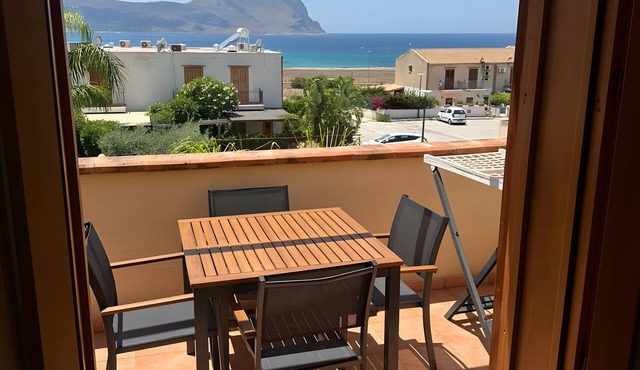 Apartment 'Makari' with Sea View, Wi-Fi and Air Conditioning
