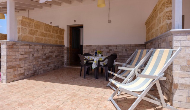Apartment 'Mamba House 2' with Private Terrace, Shared Garden and Air Conditioning