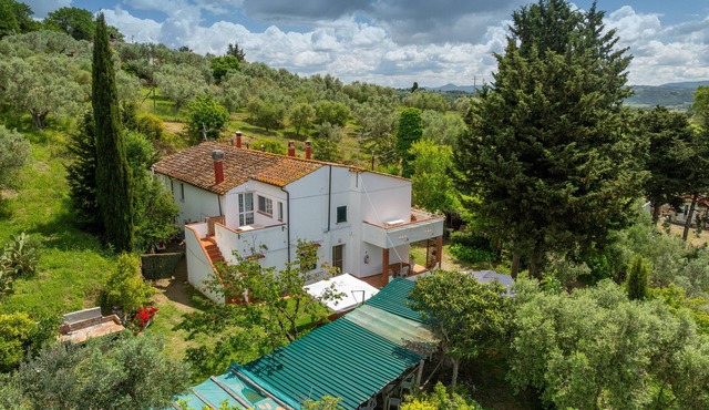 Apartment 'Melograno' with Private Terrace, Shared Garden and Wi-Fi