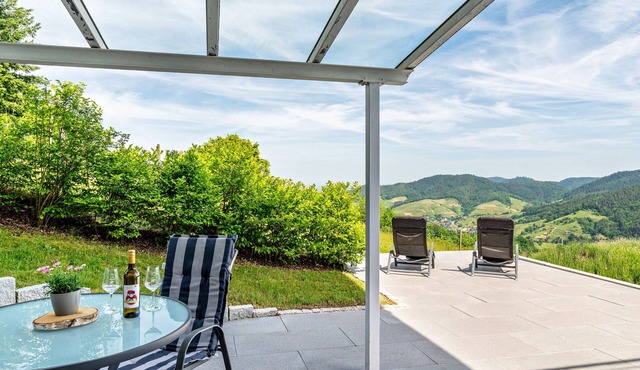 Apartment "Merzel's Schöne Aussicht" with Mountain View, Garden & Wi-Fi