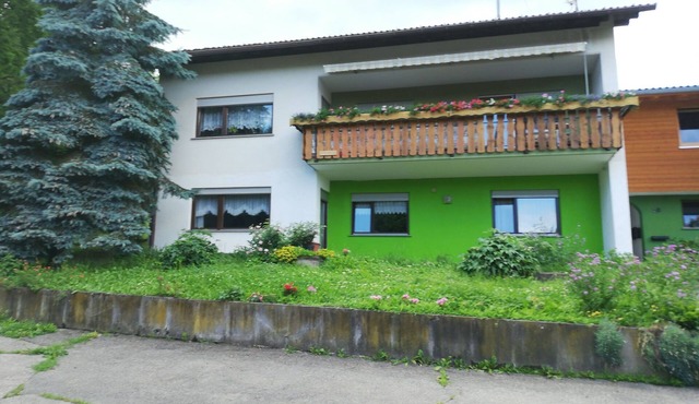 Apartment 'Mit 80qm' with Shared Terrace and Wi-Fi