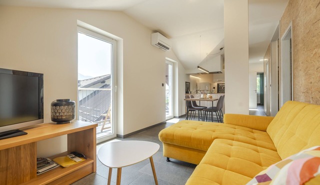 Apartment Mimi with 2 Bedrooms & Balcony & Free Parking