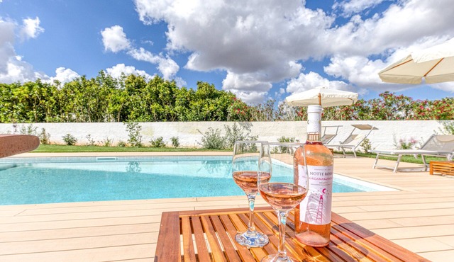 Apartment 'Mistral' with Shared Pool, Wi-Fi and Air Conditioning