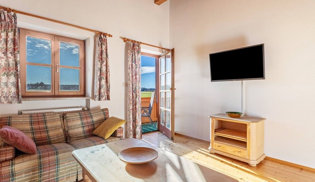 Apartment 'Mit Balkon & Terrasse' with shared garden and Wi-Fi