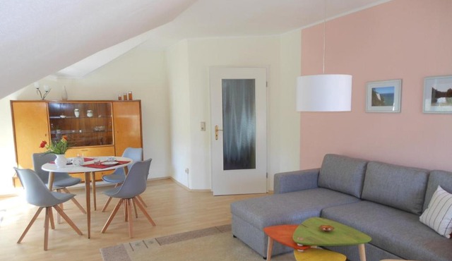 Apartment mit Balkon