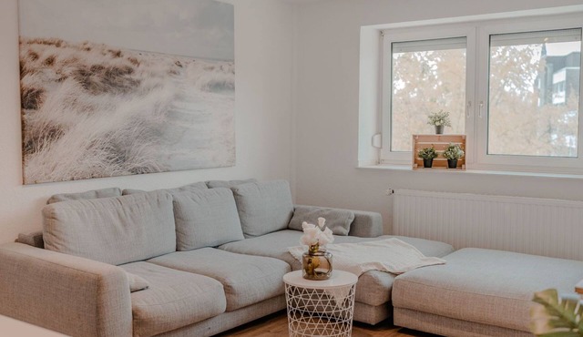 Apartment mit Küche, Arbeitsplatz und xxl Sofa by Interhome
