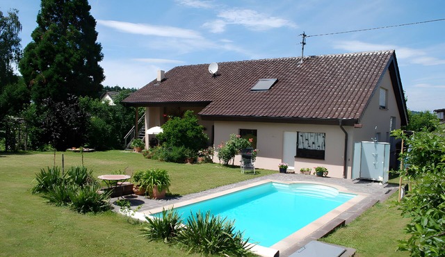 Apartment 'Mit Pool' with Shared Pool, Shared Garden and Wi-Fi