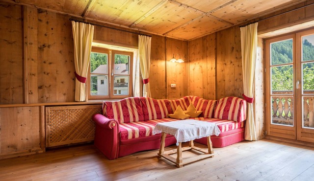 Apartment 'Mitterbruggehof Alpenrose' with Mountain View, Shared Garden and Wi-Fi