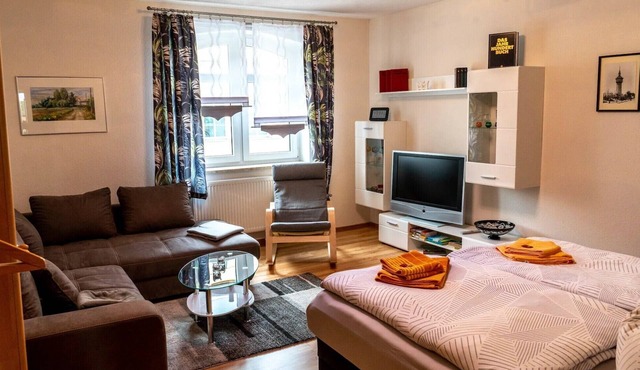 Apartment 'Moderne Ferienwohnung In Der Stadt' with Balcony and Wi-Fi