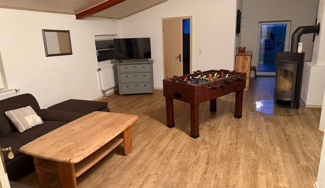 Apartment 'Monteurwohnung Gross' with Shared Terrace and Wi-Fi