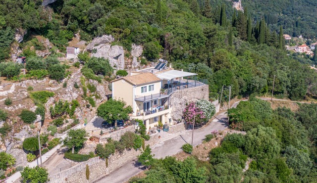 Apartment 'Mountain Retreat' with Sea View, Balcony and Wi-Fi