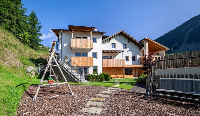 Apartment 'Mühlanderhof Apt Klopairspitze' with Shared Terrace and Wi-Fi
