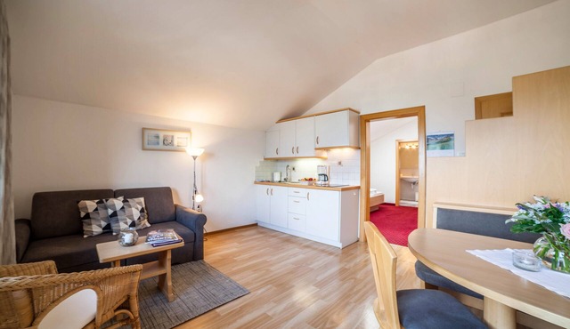Apartment "Mutspitz Rainegg" with Mountain View, Wi-Fi, Garden & Balcony