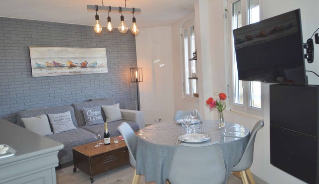 Apartment near port center and beach - Sea view