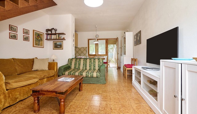 Apartment 'Nice Holiday Home' with Private Garden