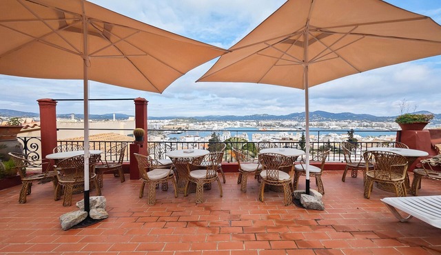 Apartment 'Navila Numero 2' with Shared Pool, Wi-Fi and Air Conditioning